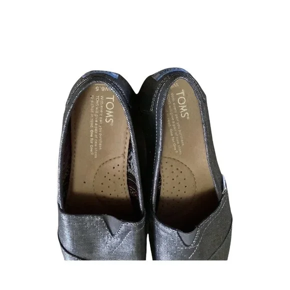 TOMS Closed Toe Dark Silver Shimmer Cushioned Comfort Shoes-6.5W - Picture 6 of 8